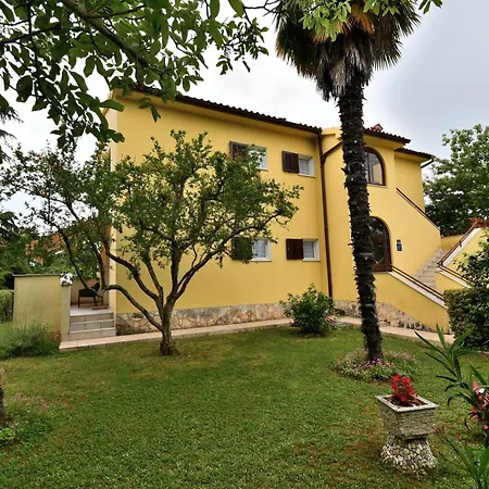 Appartement With Parking Space - 16495 *