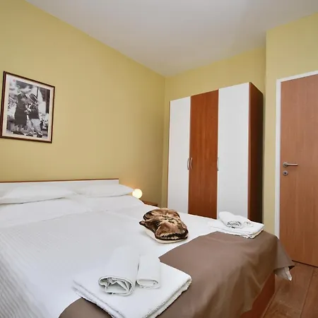 Apartamento With Parking Space - 16495 Poreč