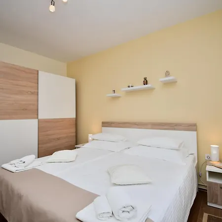 With Parking Space - 16495 Apartamento Poreč